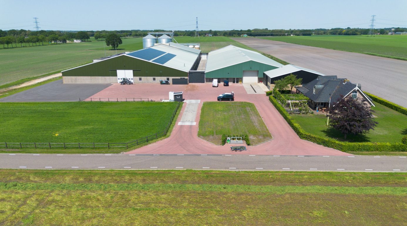 424776 Dedemsvaart Vleesvarkensbedrijf De Wiekenhoeve is recent gerenoveerd